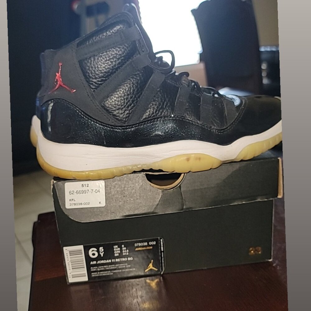 Retro 11 Jordan - Picture 4 of 5